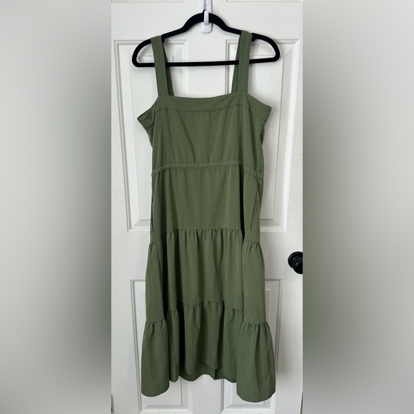 Aqua Tiered Button Up Midi Dress. Size Medium. - Picture 3 of 6